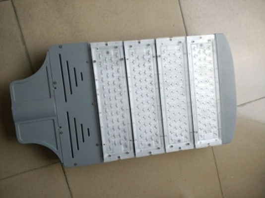 높은 밝기 IP66 트리플 크리 LED 거리 조명 110W 120W 10KV 20KV 급증 보호